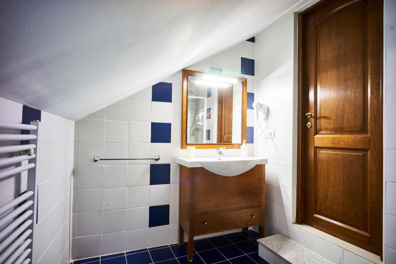 Cozy Attic Room VI Bukares Bagian luar foto